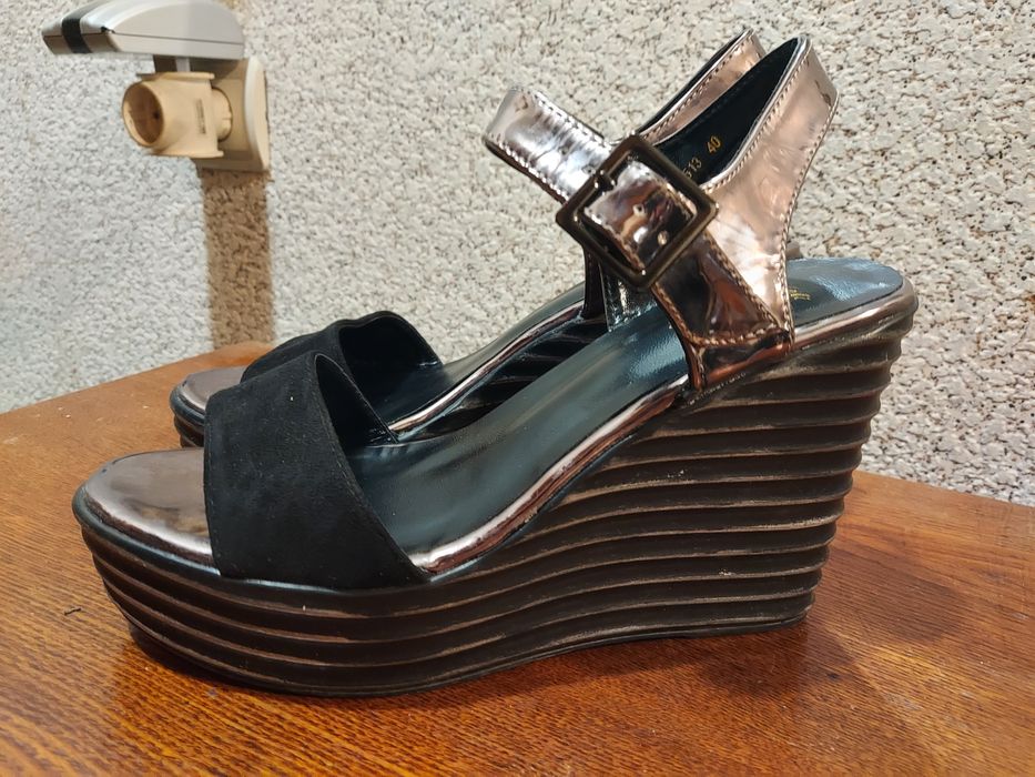 Жіночі босоніжки