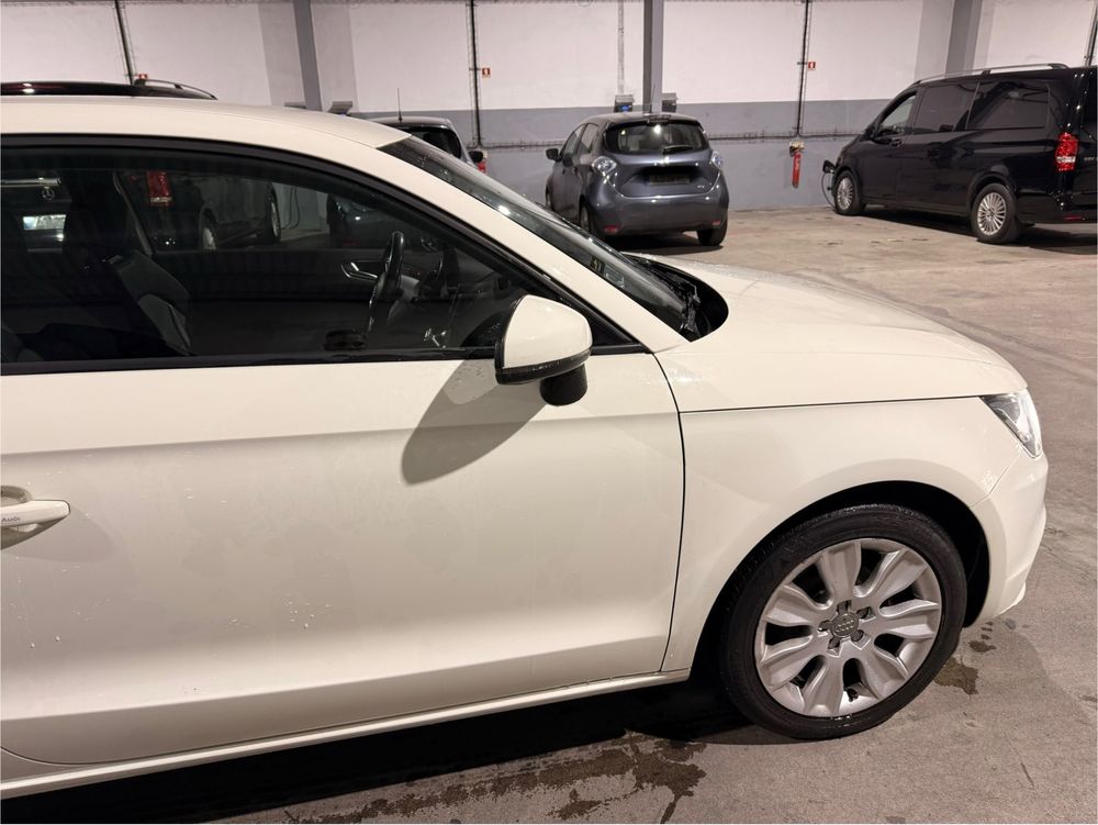 Audi A1 1.6 TDI - 2012 - Branco - 2 Portas