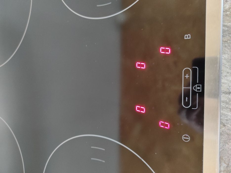 Индукционная варочная поверхность Miele KM 5722