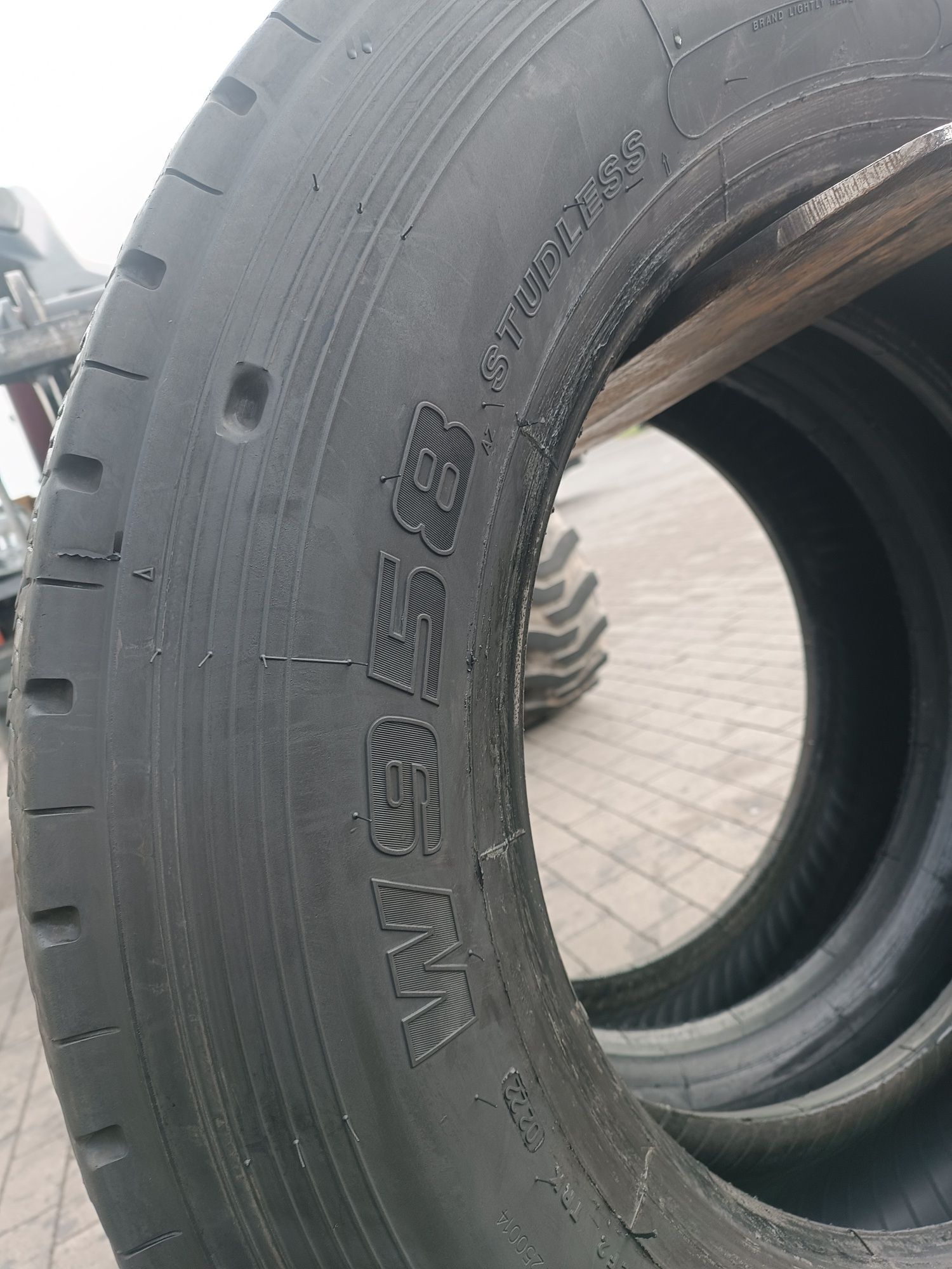 275/70R22.5 Bridgestone WB958