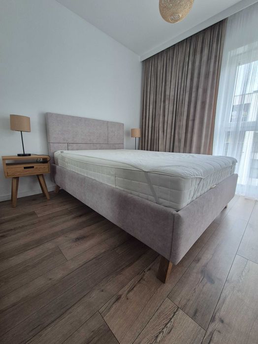 Łóżko tapicerowane z pojemnikiem i materacem 140x200