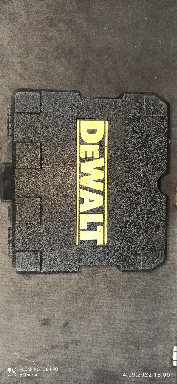 Лазерний нівелір DeWALT DW0811