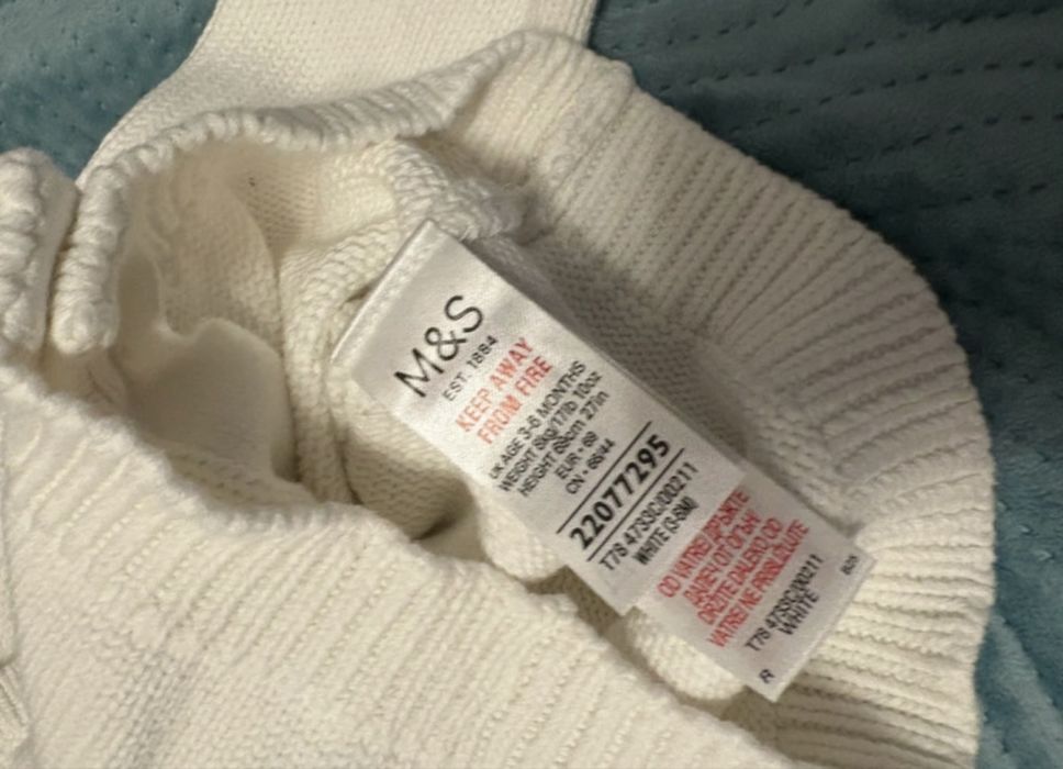 Biały sweterek M&S 3-6 msc 62 68