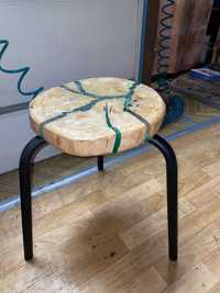 Stołek taboret krzesełko z drewna i żywicy epoksydowej