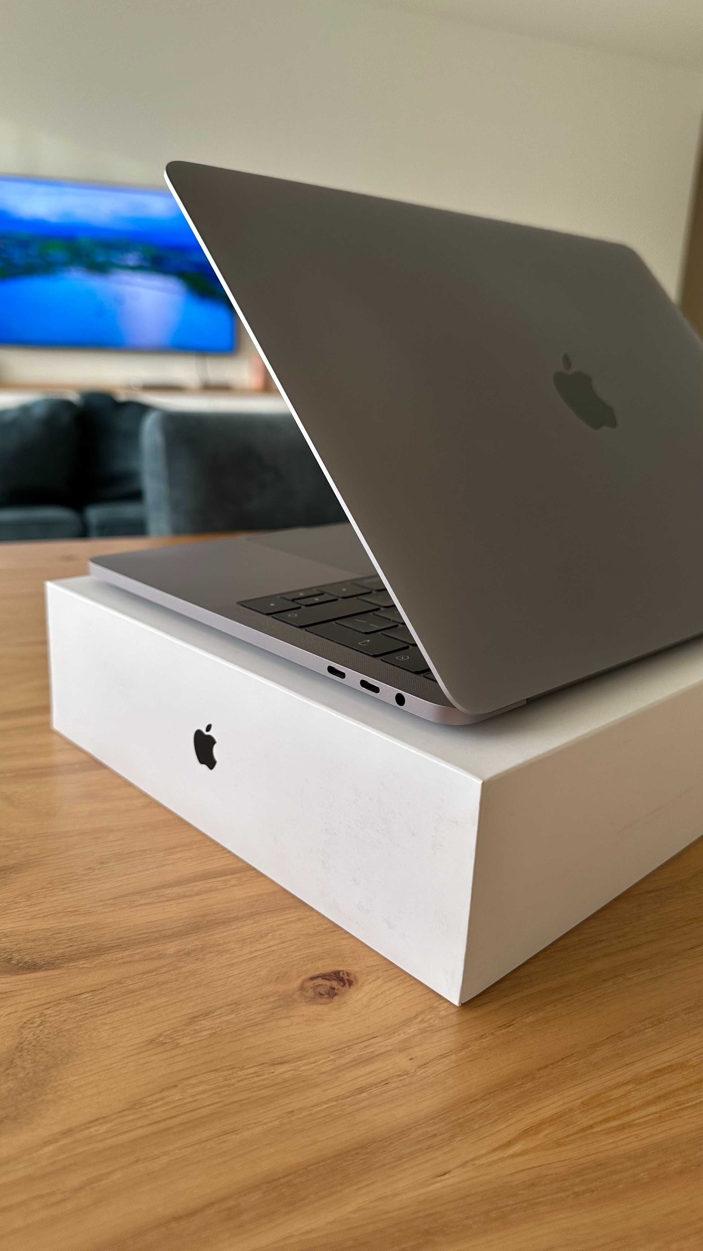 MacBook Pro 13” 2017 | i5 | 8GB | 256GB | TouchBar e Touch ID