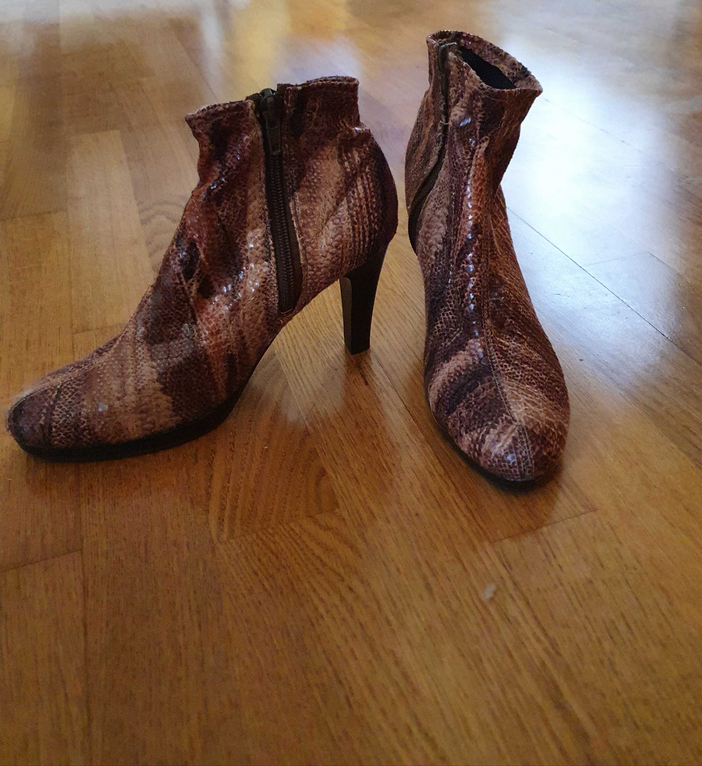 Botki, wzór wężowej skóry r.36