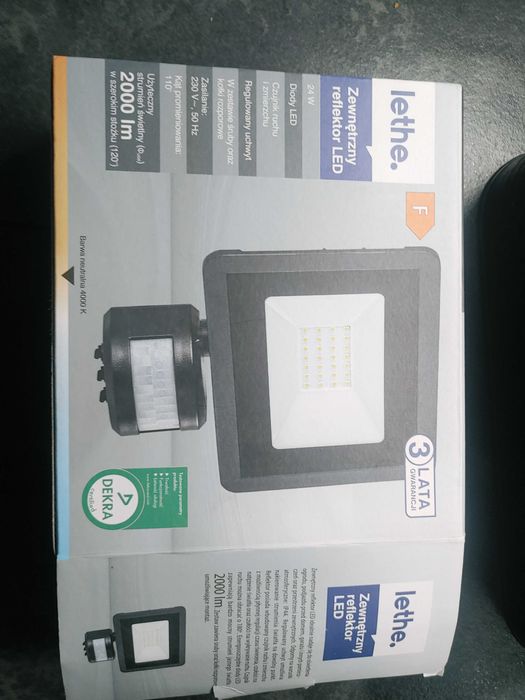 Reflektor zewnętrzny LED 24 W z czujnikiem nowy