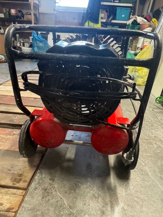 Kompresor Motek 280 – solidny, dwutłokowy, 11 bar