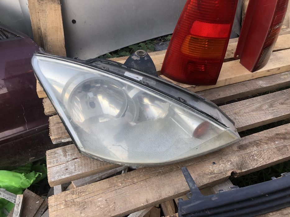 Права Фара стоп ліхтар Форд Фокус Ford focus 1