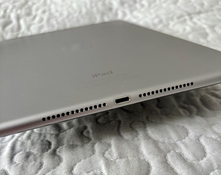 Apple iPad Air 2 64 GB – Wi-Fi + LTE (A1567) – Sprawny, z ładowarką