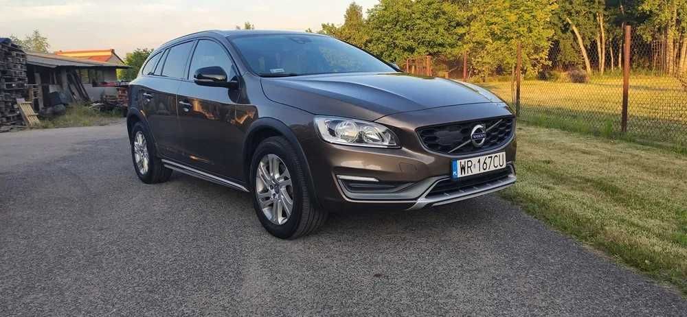 VOLVO V60 CC D3 150KM 2015-  Cross Country