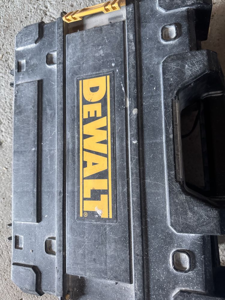 Laser e maquina parafusos  DEWALT