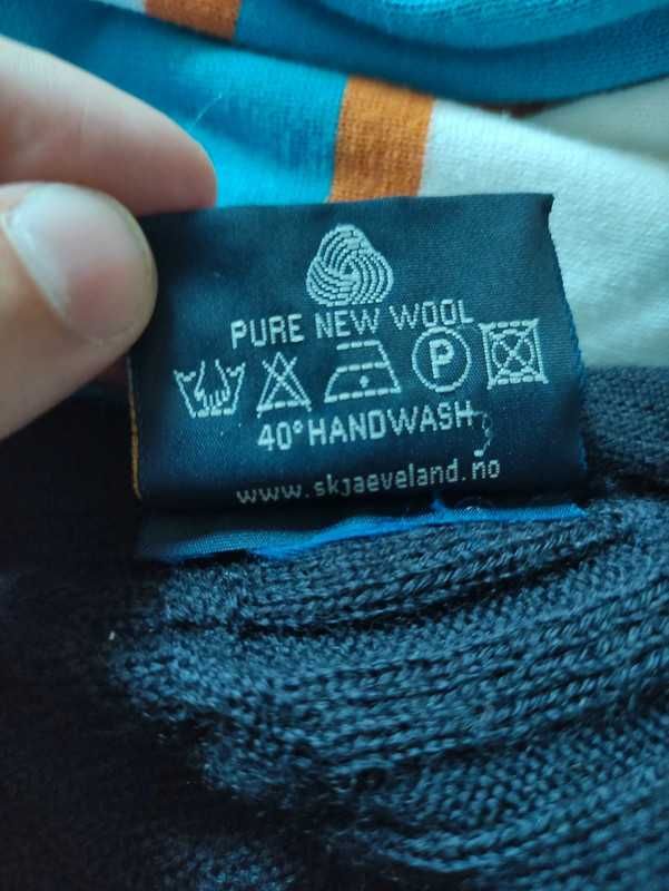 Sweter 100 % Pure New Wool