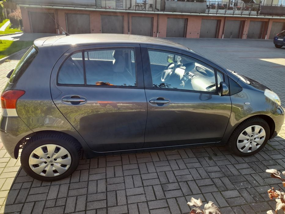 Zarejestrowany*1.33 VVTI benzyna*100KM*6biegów*5Drzwi*JedenWłaściciel*