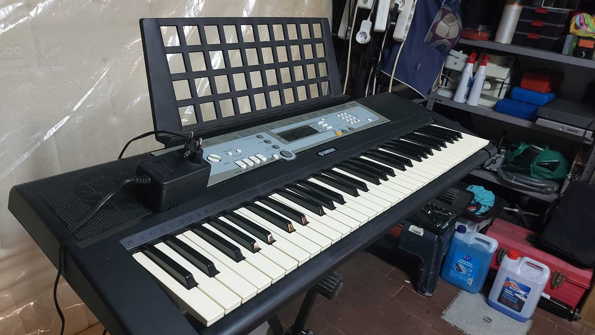 Órgão Yamaha E203