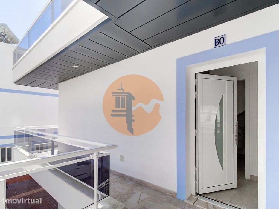 T1+3 Duplex com Garagem e Acesso Direto à Praia - Manta Rota