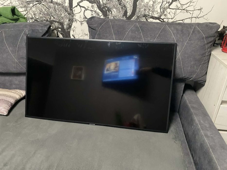 Телевізор Samsung UE50RU7102K на запчастини або під ремонт