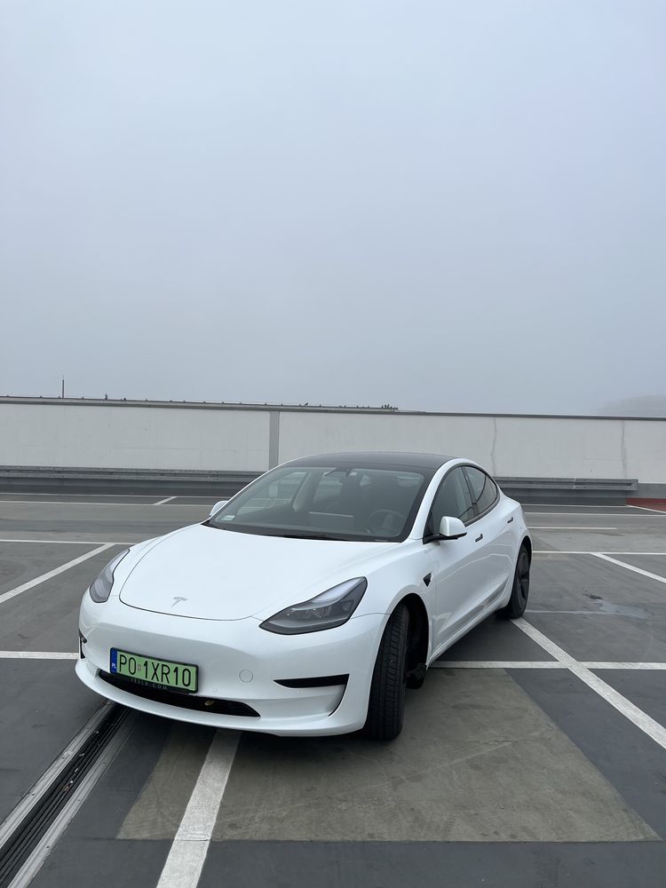 Tesla Model 3 grudzień 2021 stan idealny