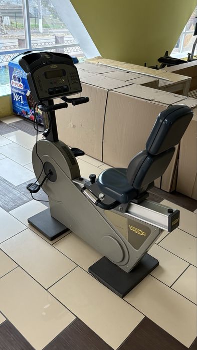 Продаю професійний велотренажер Technogym Recline XT 600 Pro