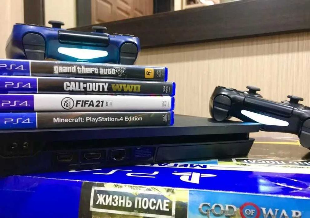 Стан Новий Sony PS4 Slim 1000 GB + 4 Гри на Диску