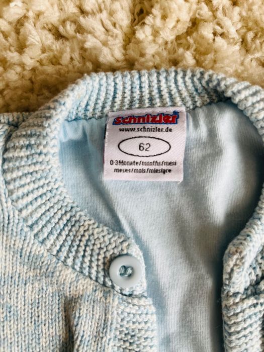 Ciepły sweterek niemowlęcy niebieski rozm 62 na guziki