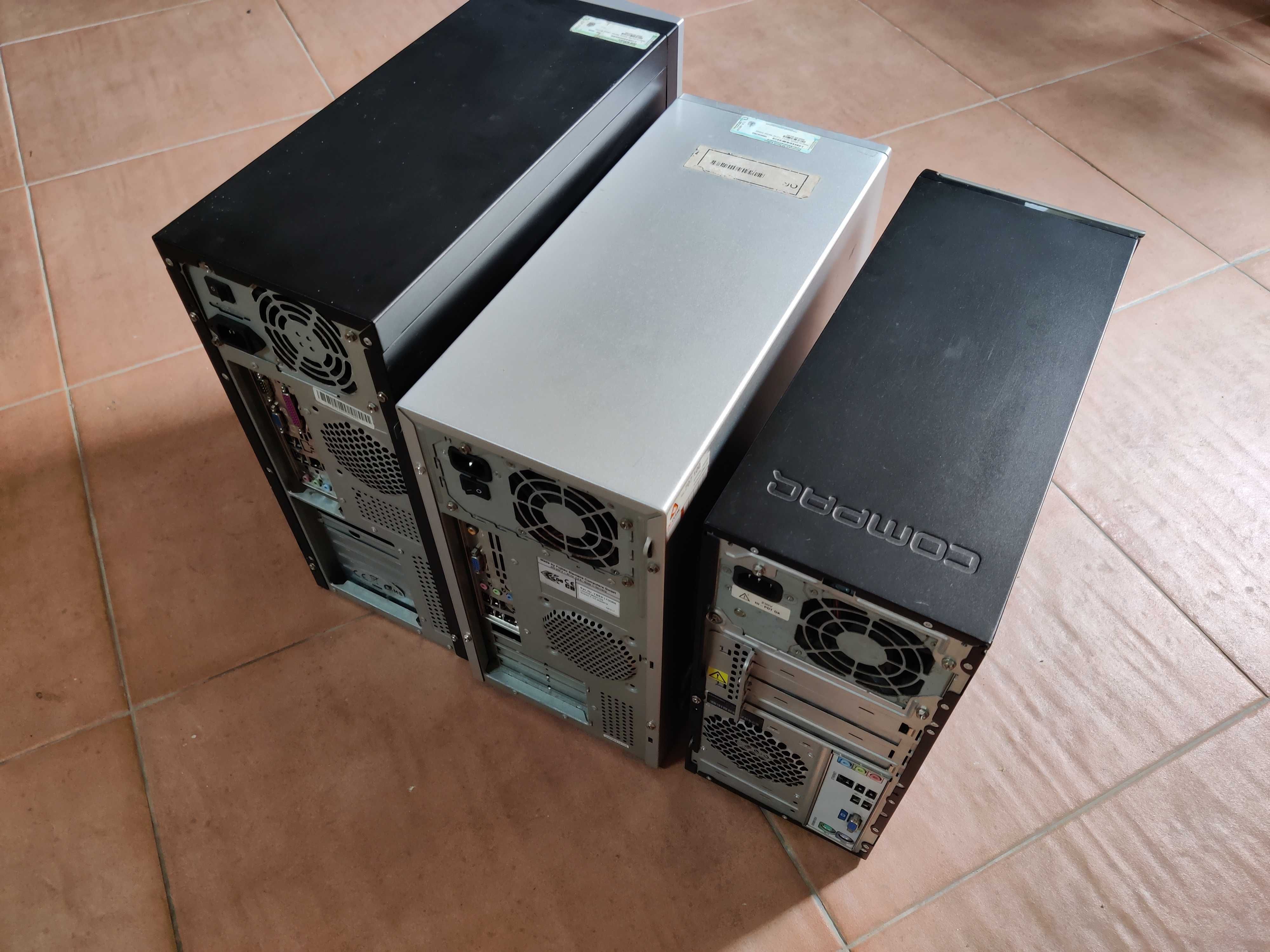 Conjunto 3 computadores a funcionar.