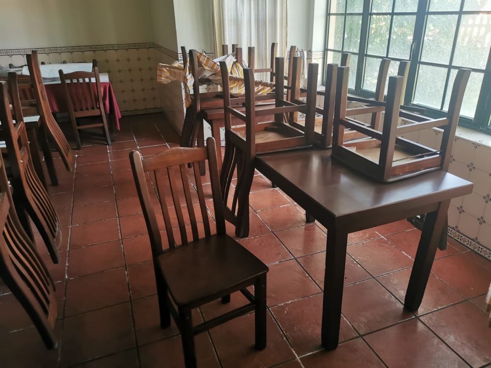 Mesas e cadeiras para restourante . 1,800€