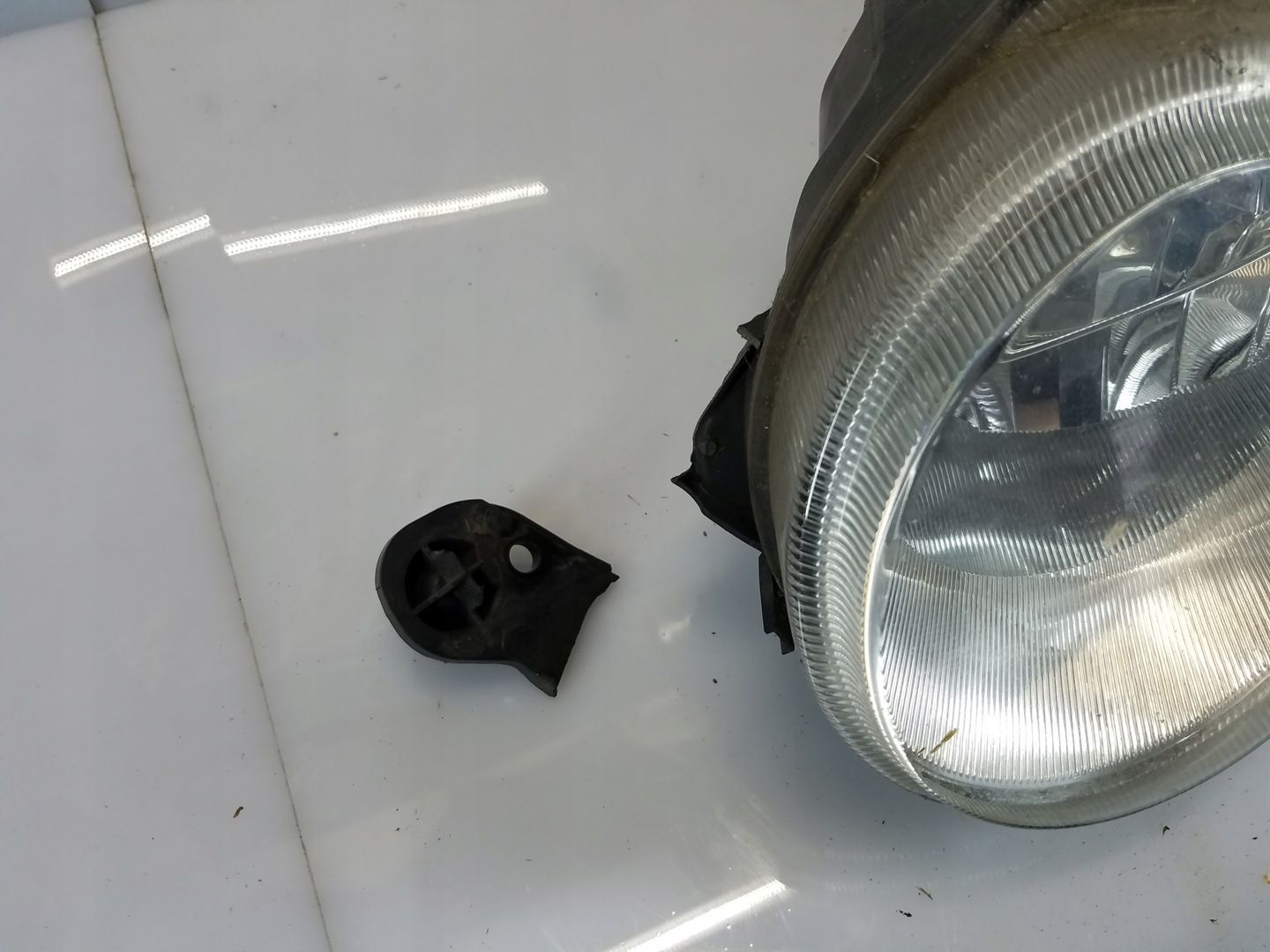 LAMPA PRZÓD SKODA YETI XENON