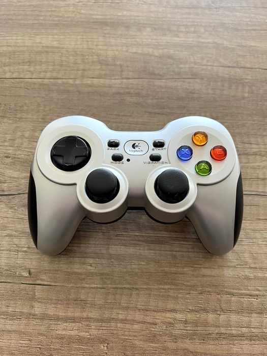 Геймпад Logitech F710