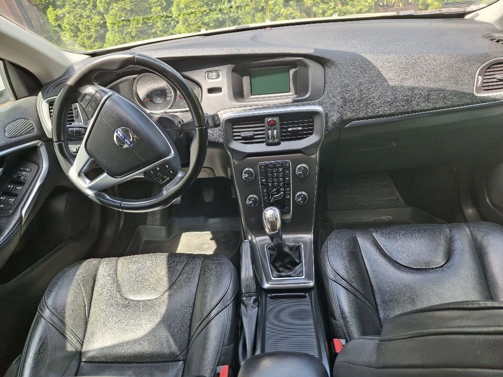 Volvo v40 D2 2014