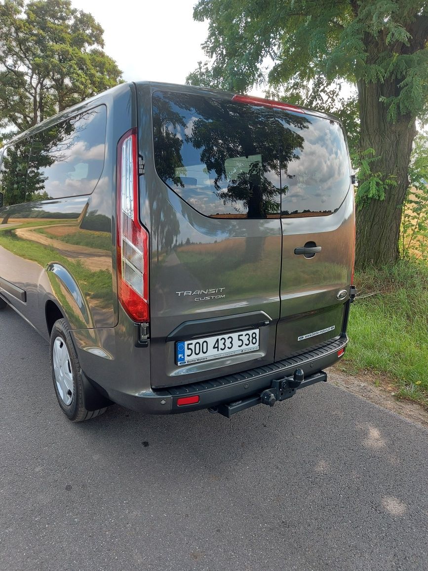 Wynajem busa 9os.  Ford Transit w automacie