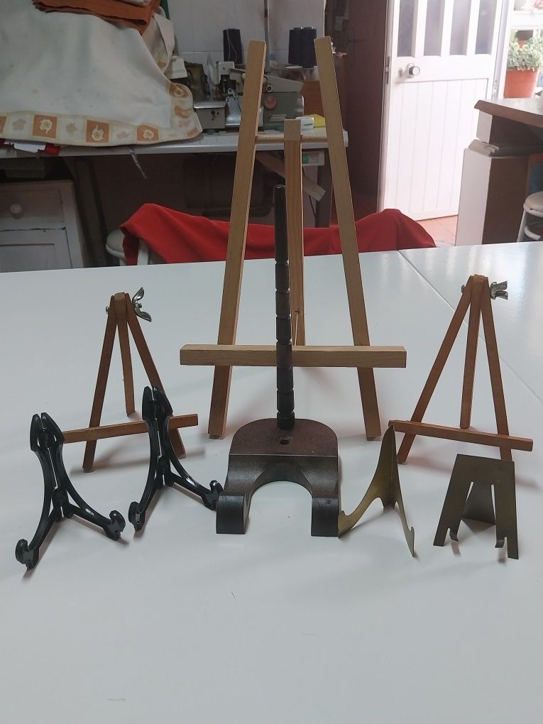 Tripés grandes e pequenos