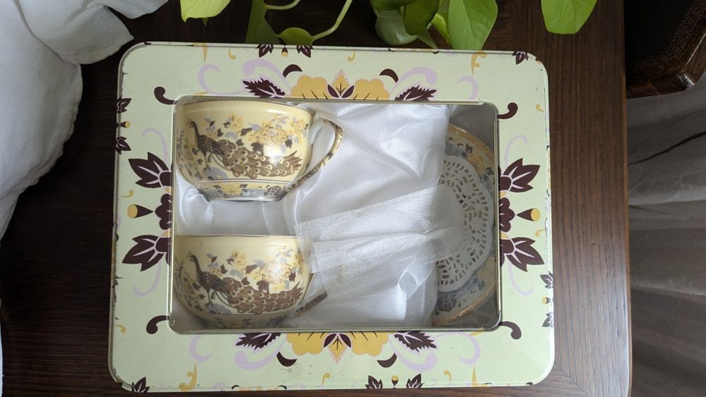 Zestaw dwóch filiżanek i podstawek z porcelany. Veroni