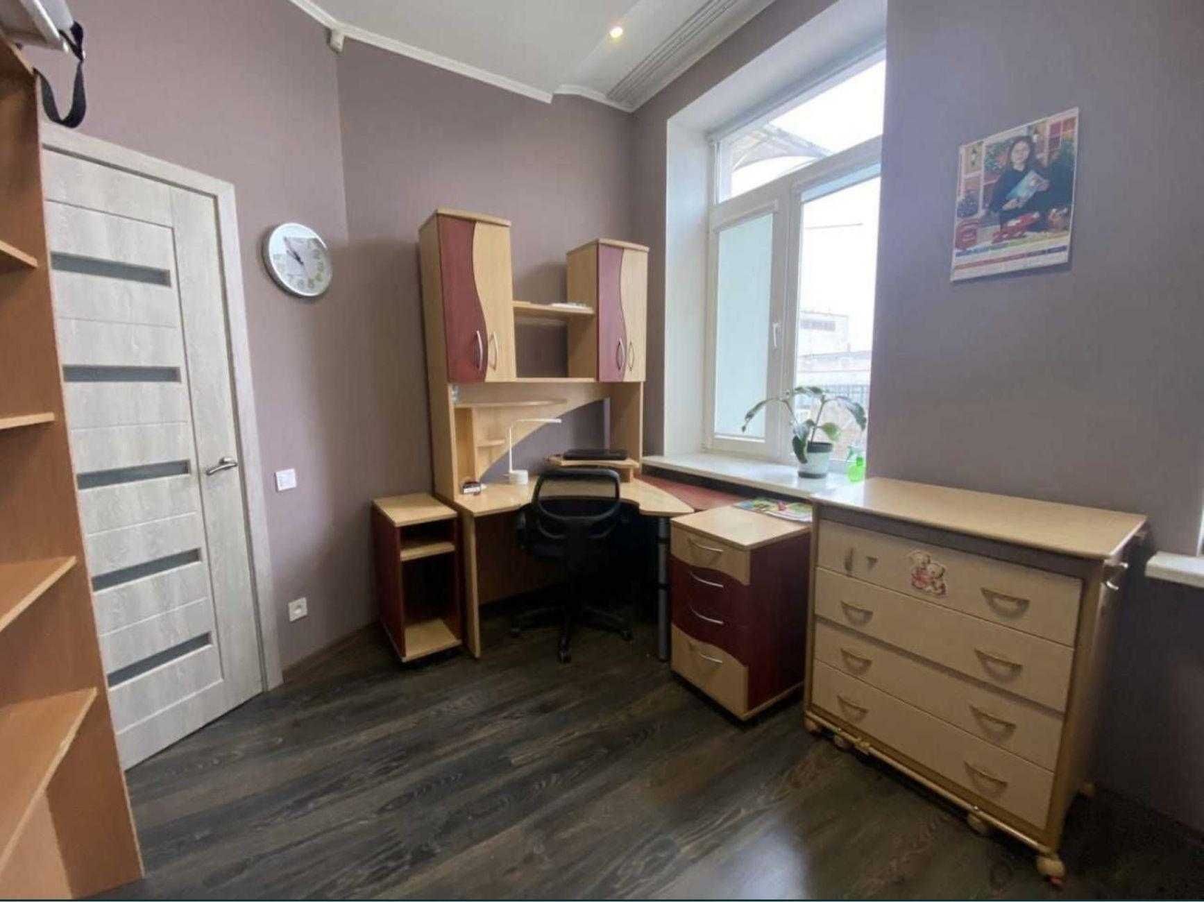 Продаж 3-кім. квартиру, Центр, пр-кт Дмитр Яворницького, парк Глоби AK