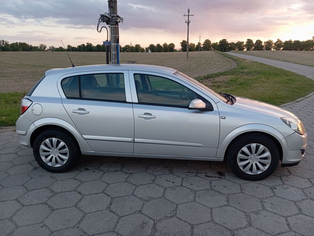 Astra H 1.7 Isuzu mały przebieg najlepszy silnik! Sprawna klima !
