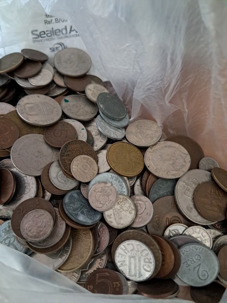 Monety banknoty znaczki