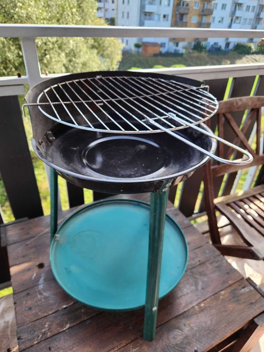 MAŁY GRILL zielony z regulowana wysokoscia rysztu