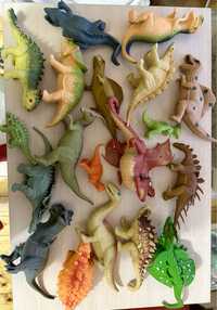 Фігурки динозаври