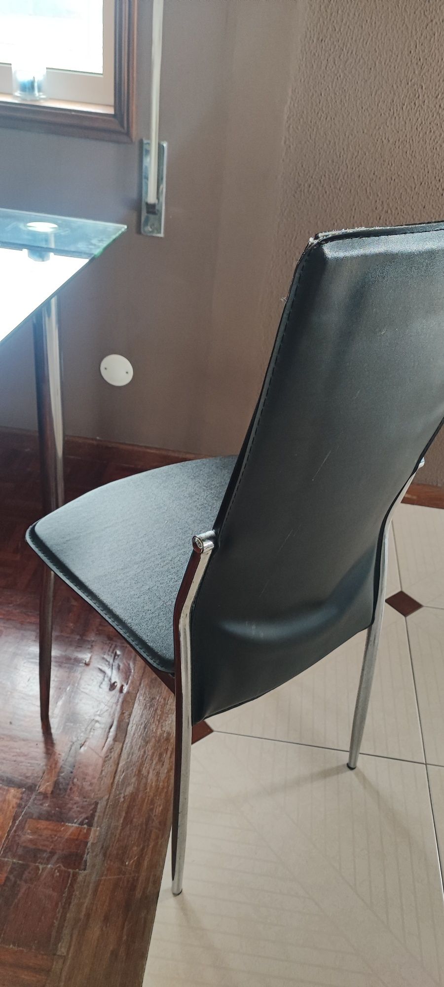 Mesa vidro + 4 cadeiras