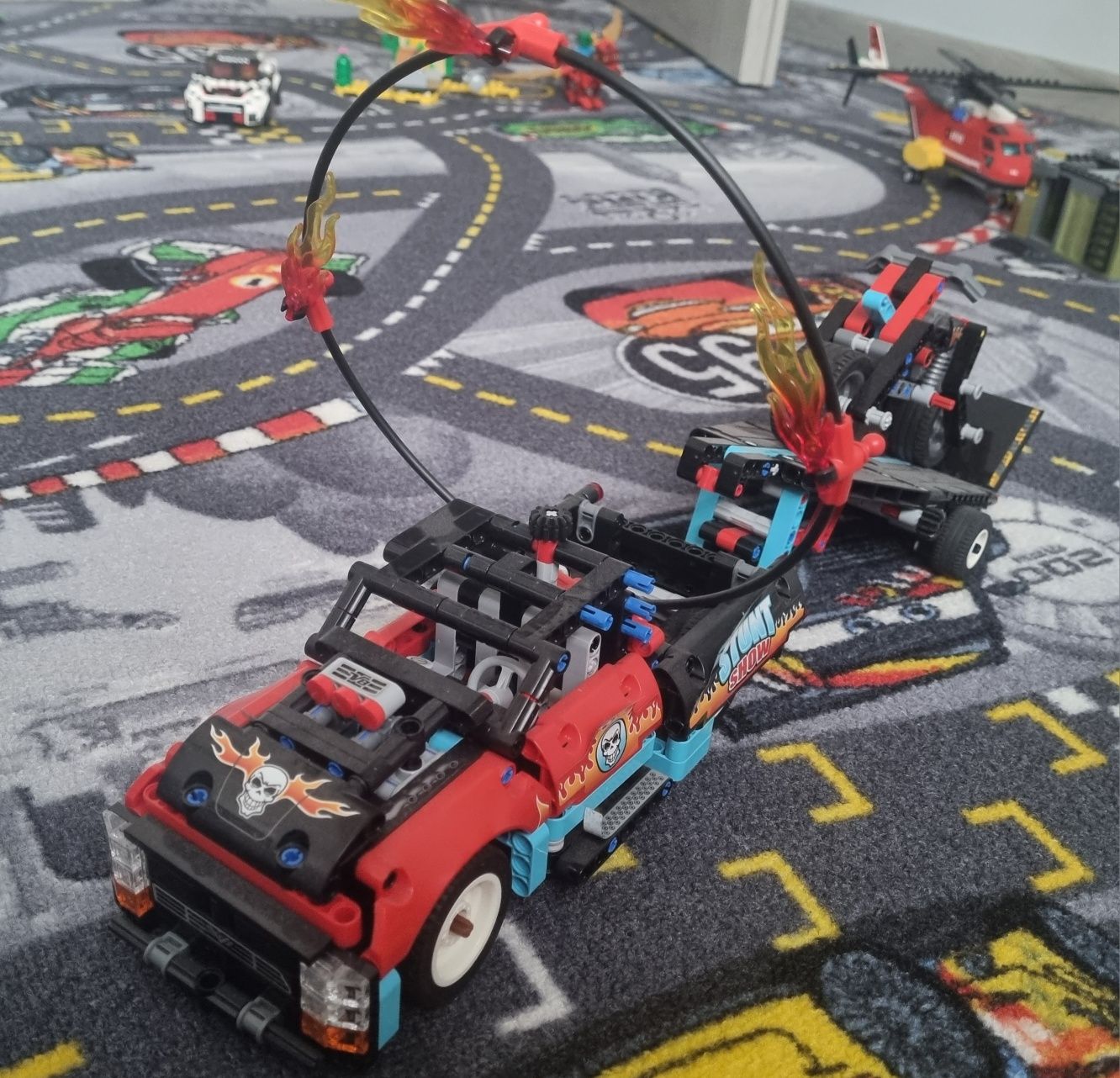 LEGO Technic 42106 Furgonetka i motocykl kaskaderski,