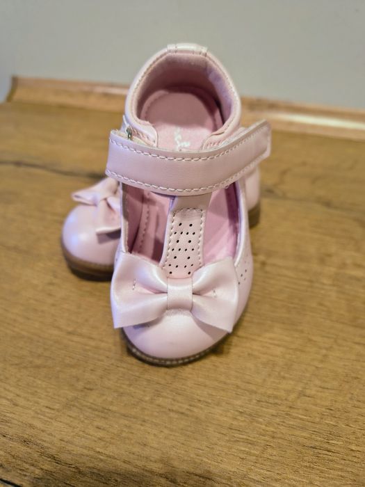 Buciki, sandałki dla dziewczynki r. 21