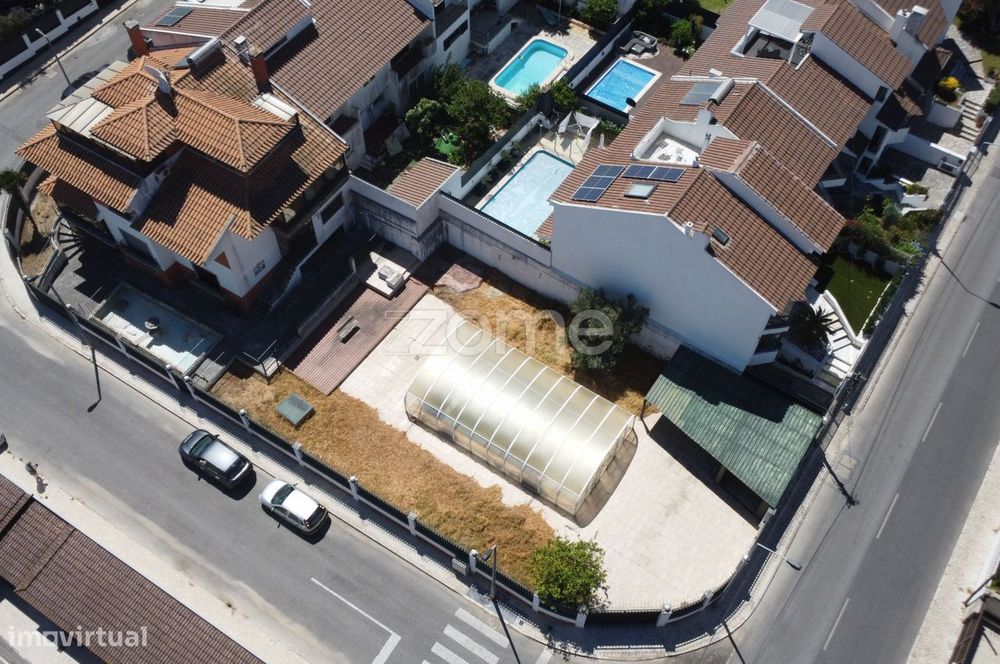 Terreno urbano no Murtal, na parede com Piscina