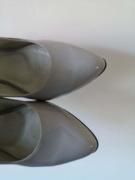 Buty skórzane czółenka szare siwe 39 na obcasie jak nowe