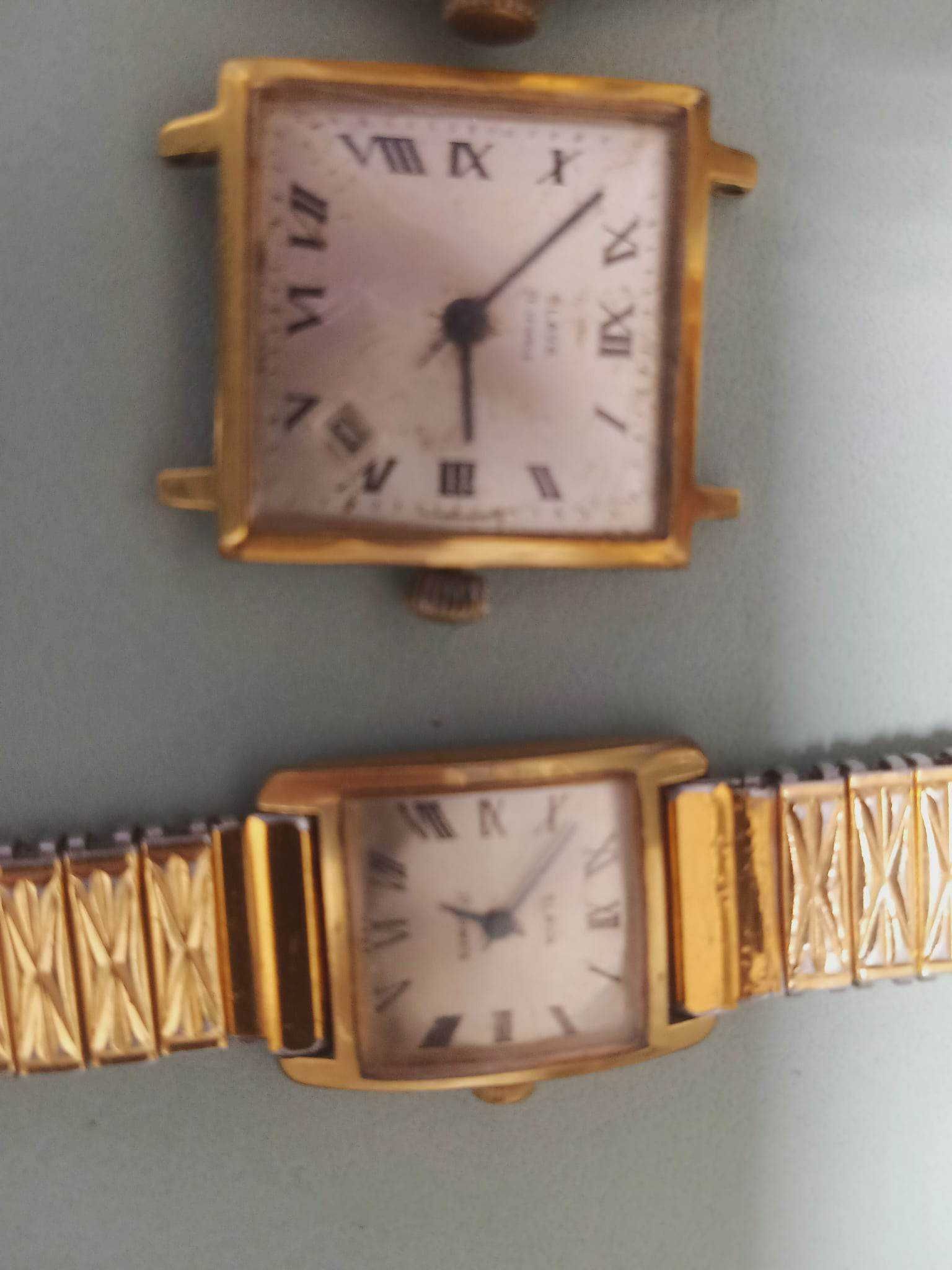 Часы и браслеты желтого цвета