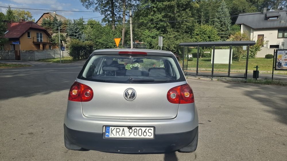 VW Golf V 5 1.6 MPI 102 KM Srebrny 5 drzwi Hak 2005