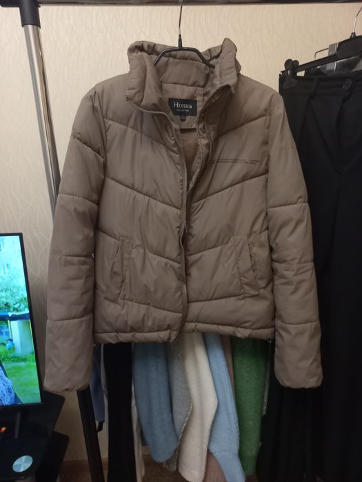Продам жіночу осінню коричневу куртку, розмір S
