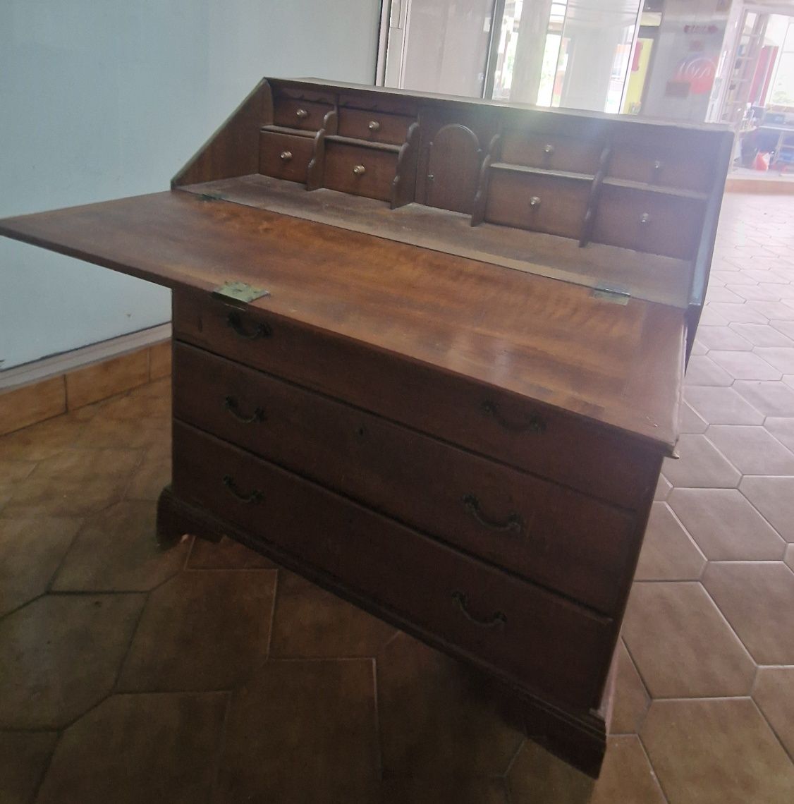 Cómoda centenária