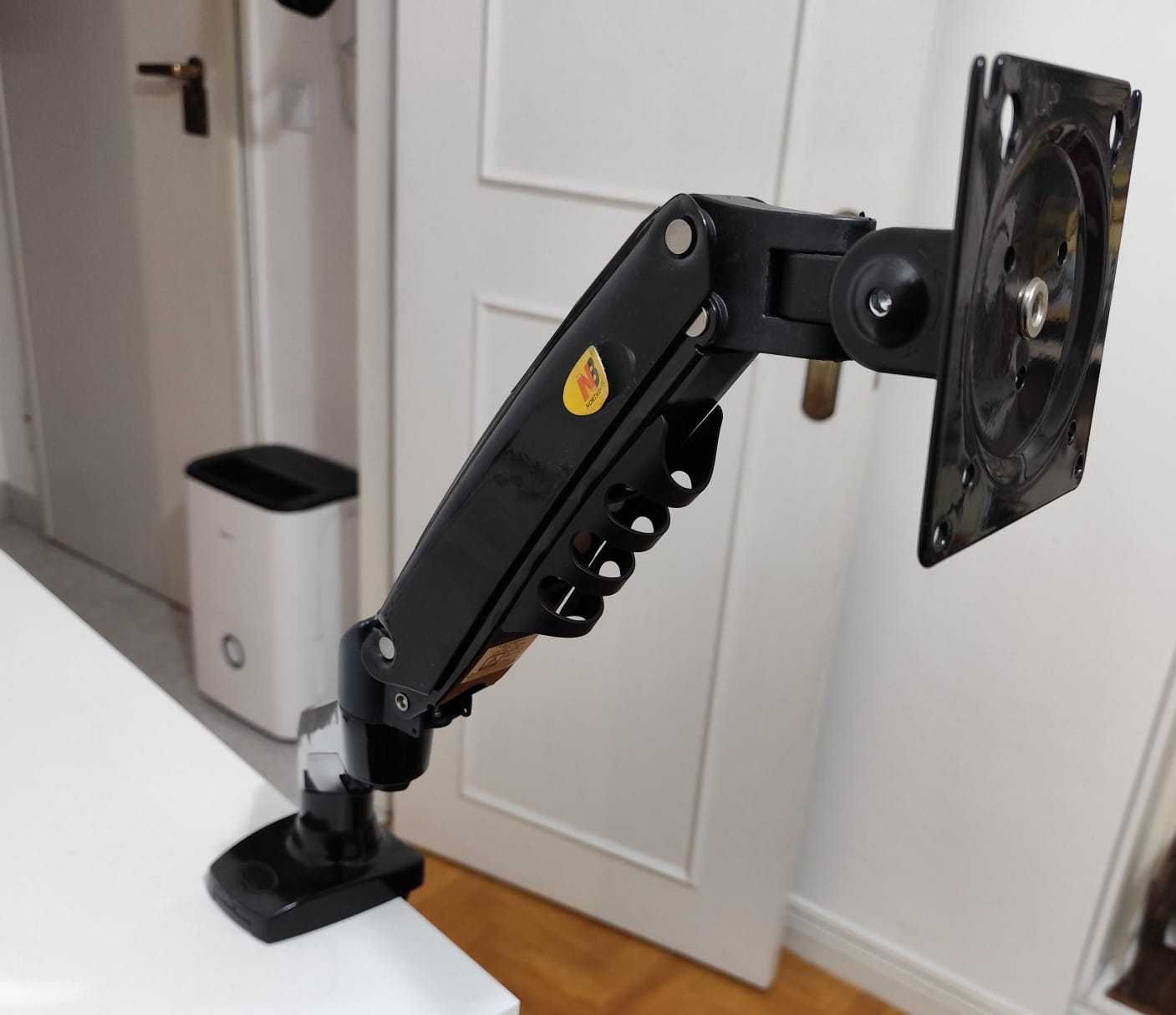 Suporte de monitor braço articulado VESA