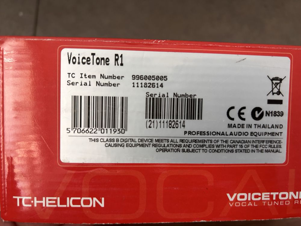 TC Helicon VoiceTone R1 Vocal Tuned Reverb procesor wokalowy.