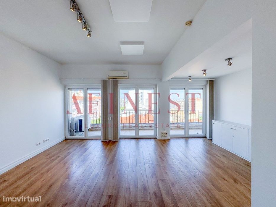 Escritório Com 262M2 / 7 Salas Nas Avenidas Novas